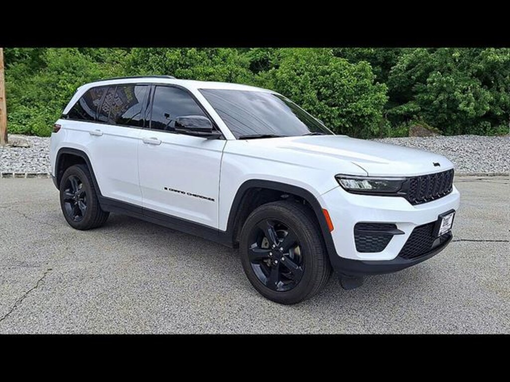 Used 2023 Jeep Grand Cherokee Altitude SUV