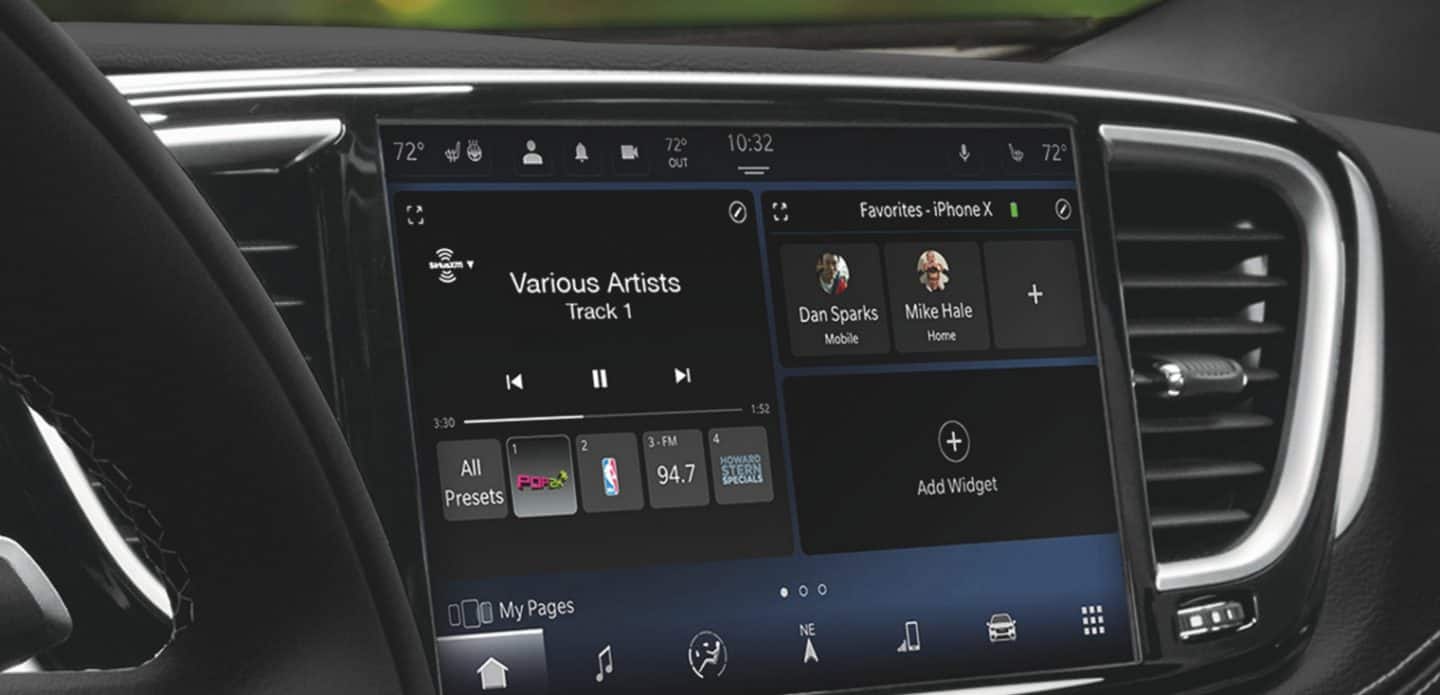 2023 Chrysler Pacifica Hybrid dash