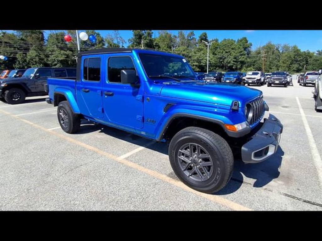 Used 2024 Jeep Gladiator Sport S Truck Crew Cab