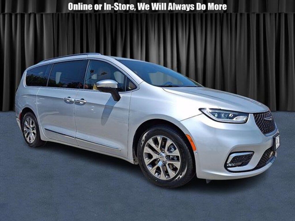 Used 2023 Chrysler Pacifica Pinnacle Van Passenger Van