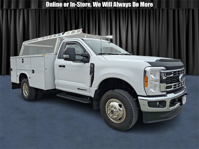 2023 Ford F-350 Super Duty Chassis Cab XL's photo