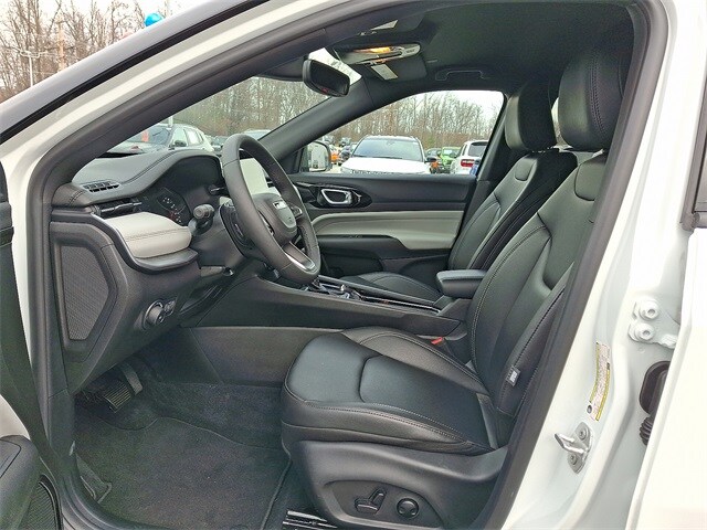 2025 Jeep Compass Limited photo 3