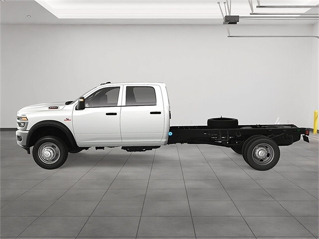 2025 Ram 5500 Tradesman photo 3