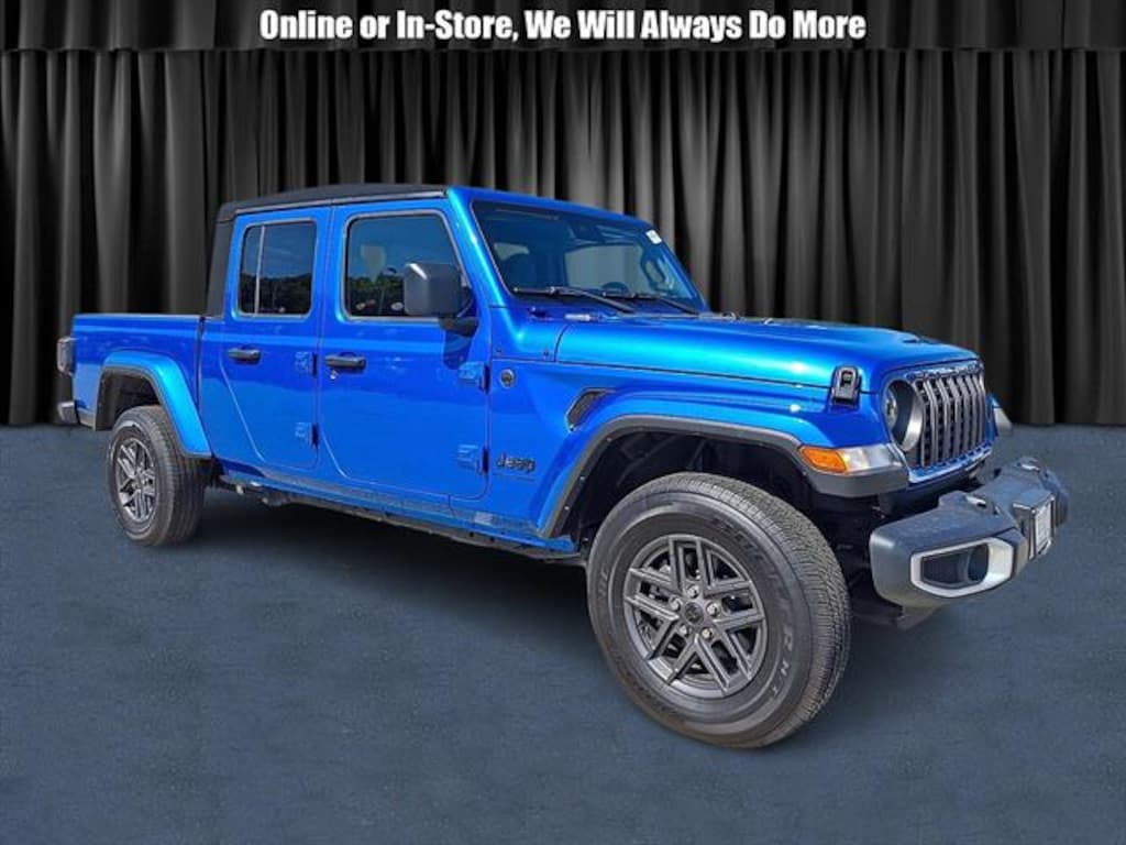 Used 2024 Jeep Gladiator Sport S Truck Crew Cab