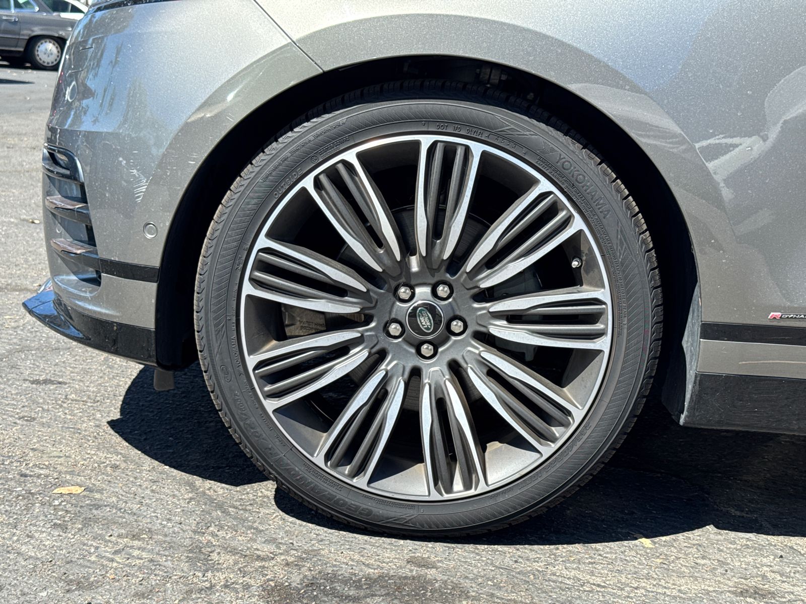 2019 Land Rover Range Rover Velar SE photo 3