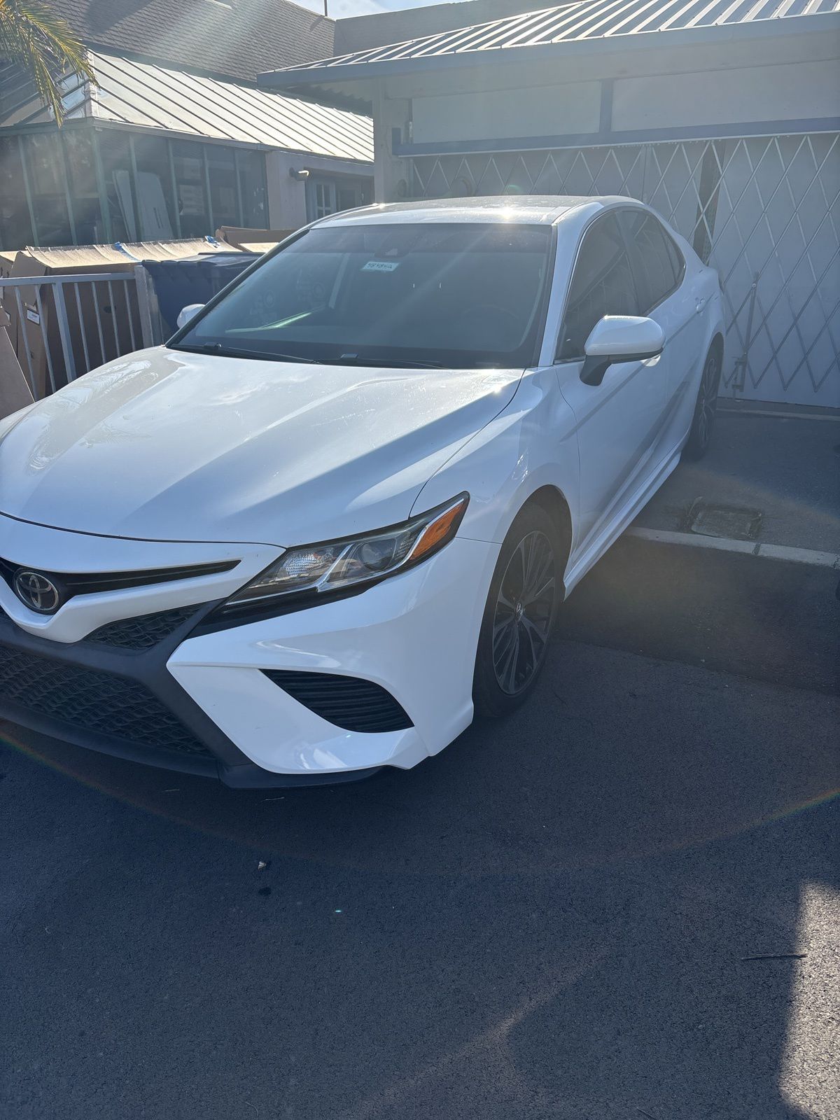 2020 Toyota Camry SE's photo