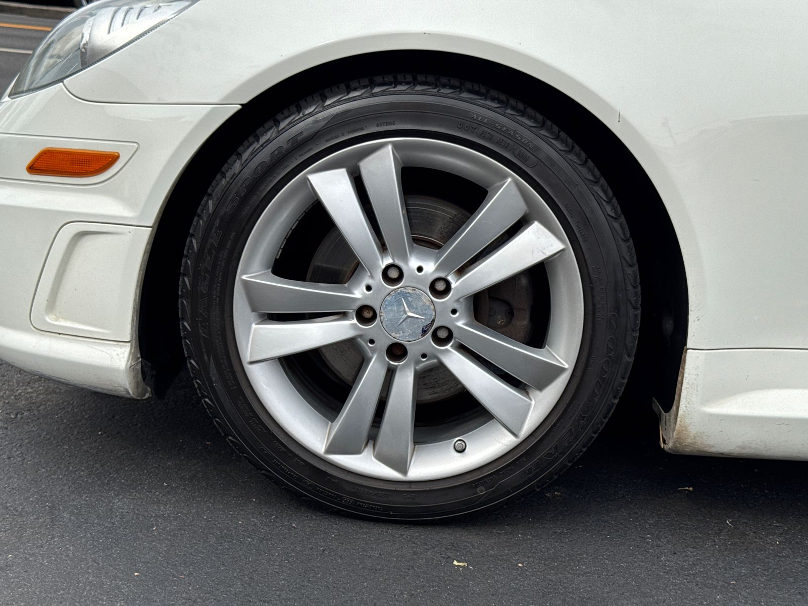 2011 Mercedes Benz SLK 300 photo 4