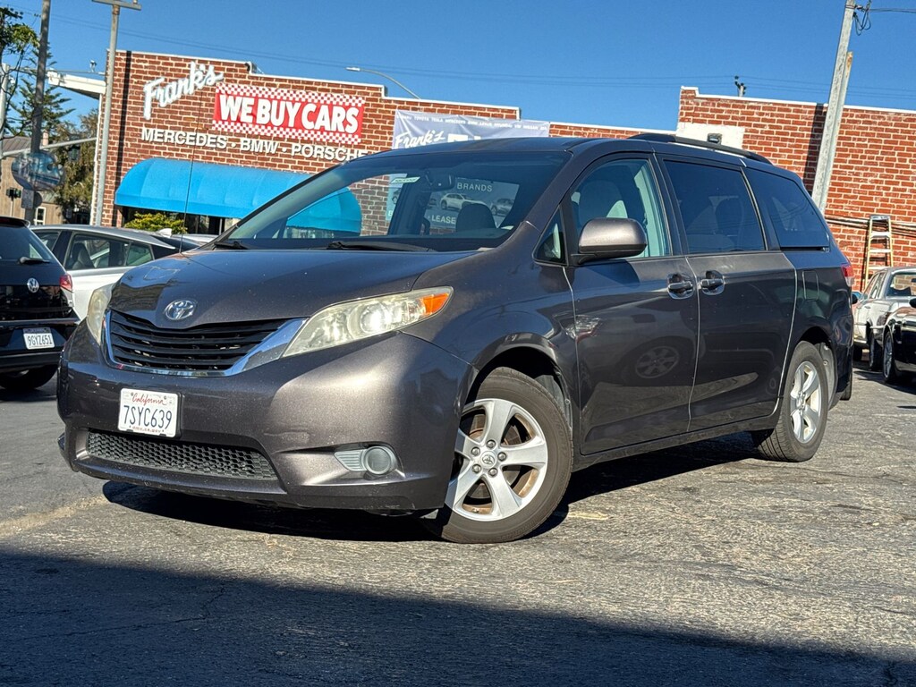 Used 2013 Toyota Sienna LE Minivan/Van