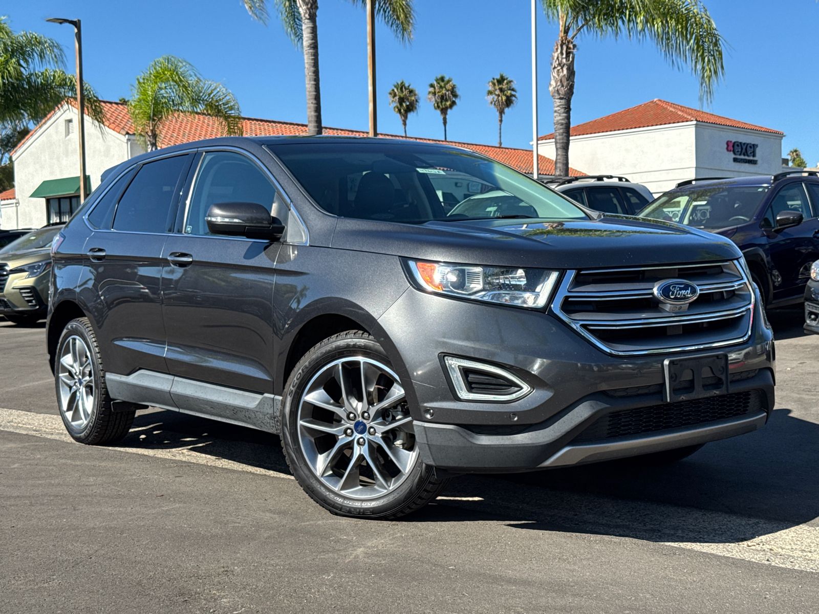 2016 Ford Edge Titanium photo 2