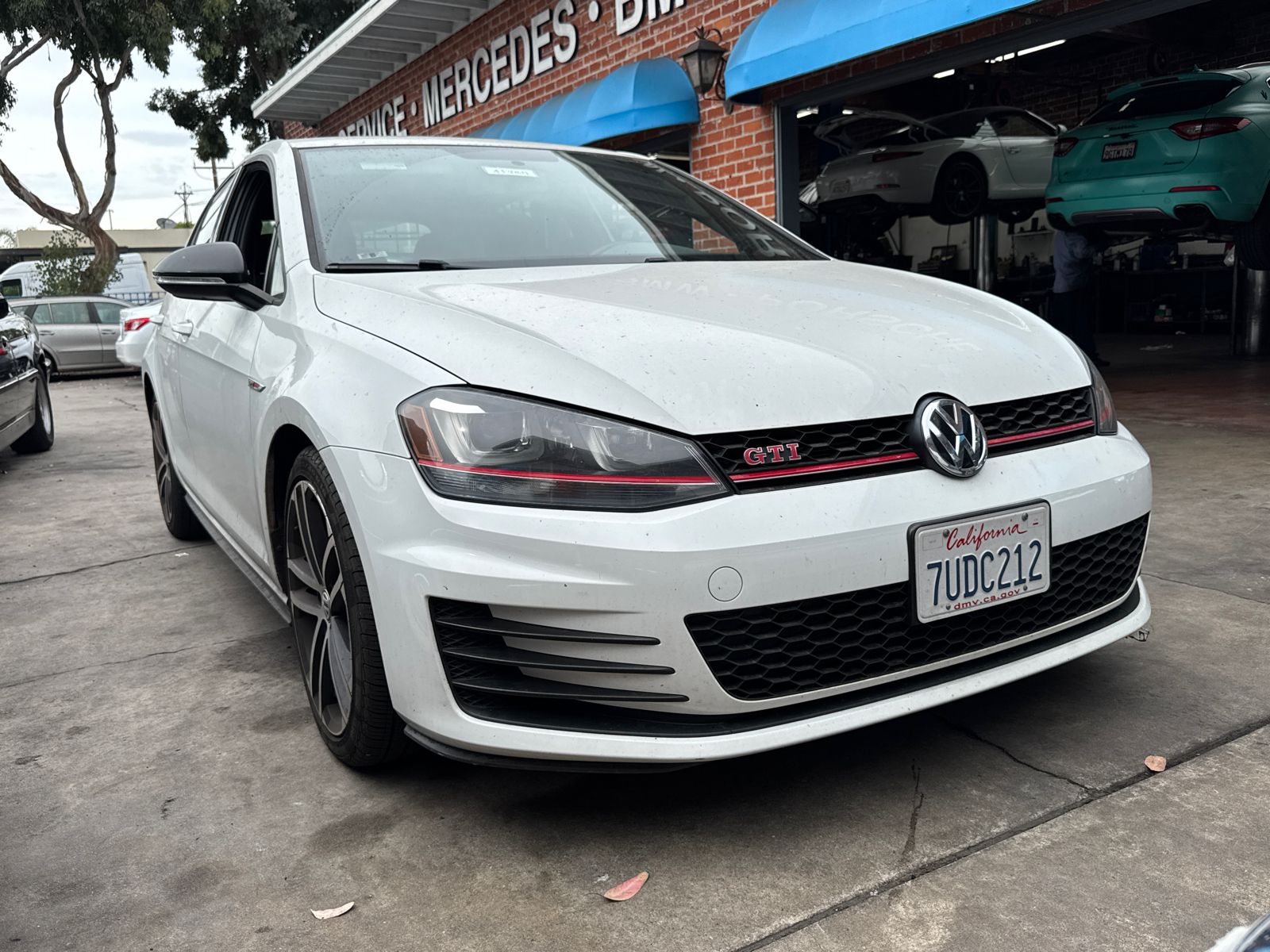 2017 Volkswagen Golf GTI Sport SE Autobahn photo 2