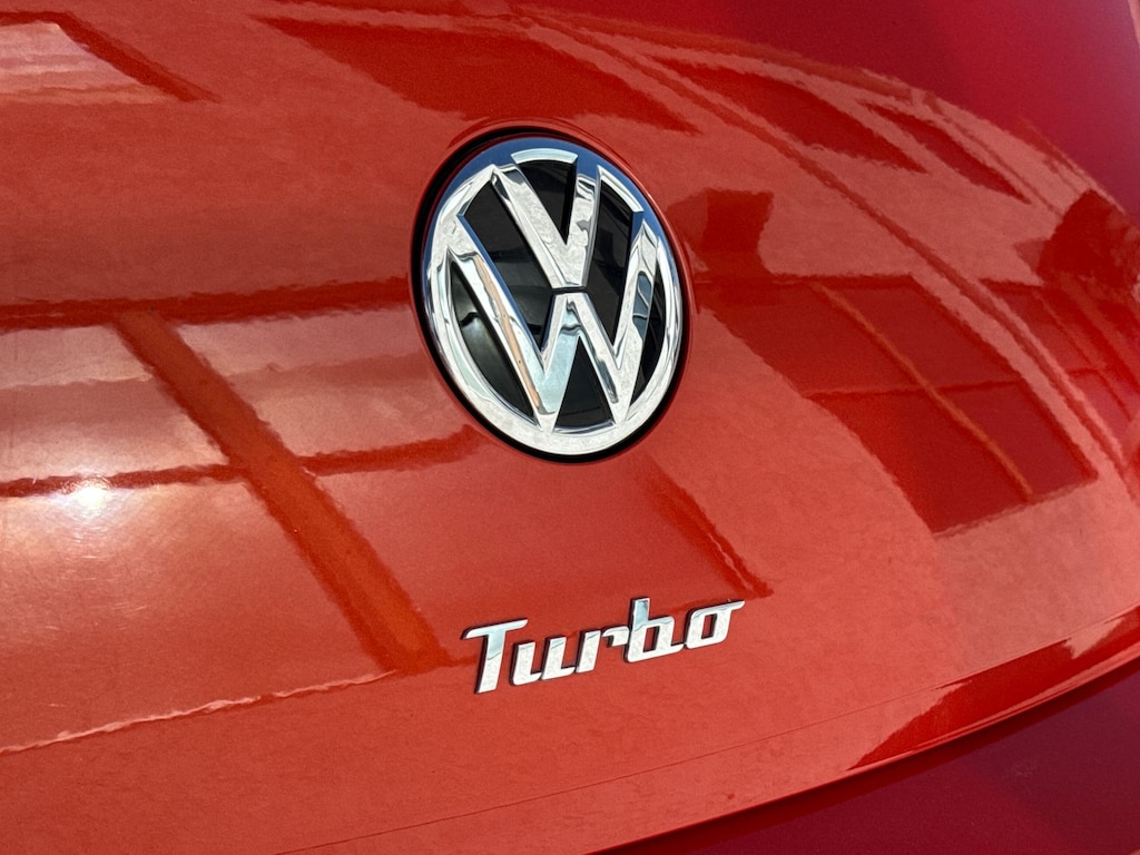 Used 2018 Volkswagen Beetle 2.0T SE Hatchback