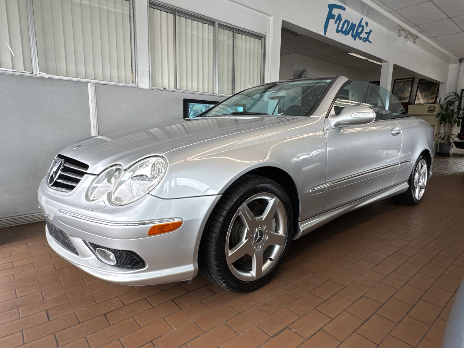 2005 Mercedes Benz CLK 500 photo 2