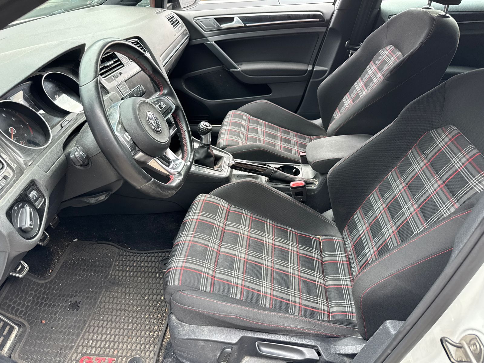 2017 Volkswagen Golf GTI Sport SE Autobahn photo 4