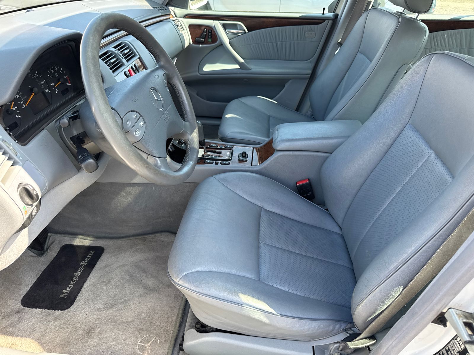2000 Mercedes-Benz E-Class E320 Sedan - Photo 13