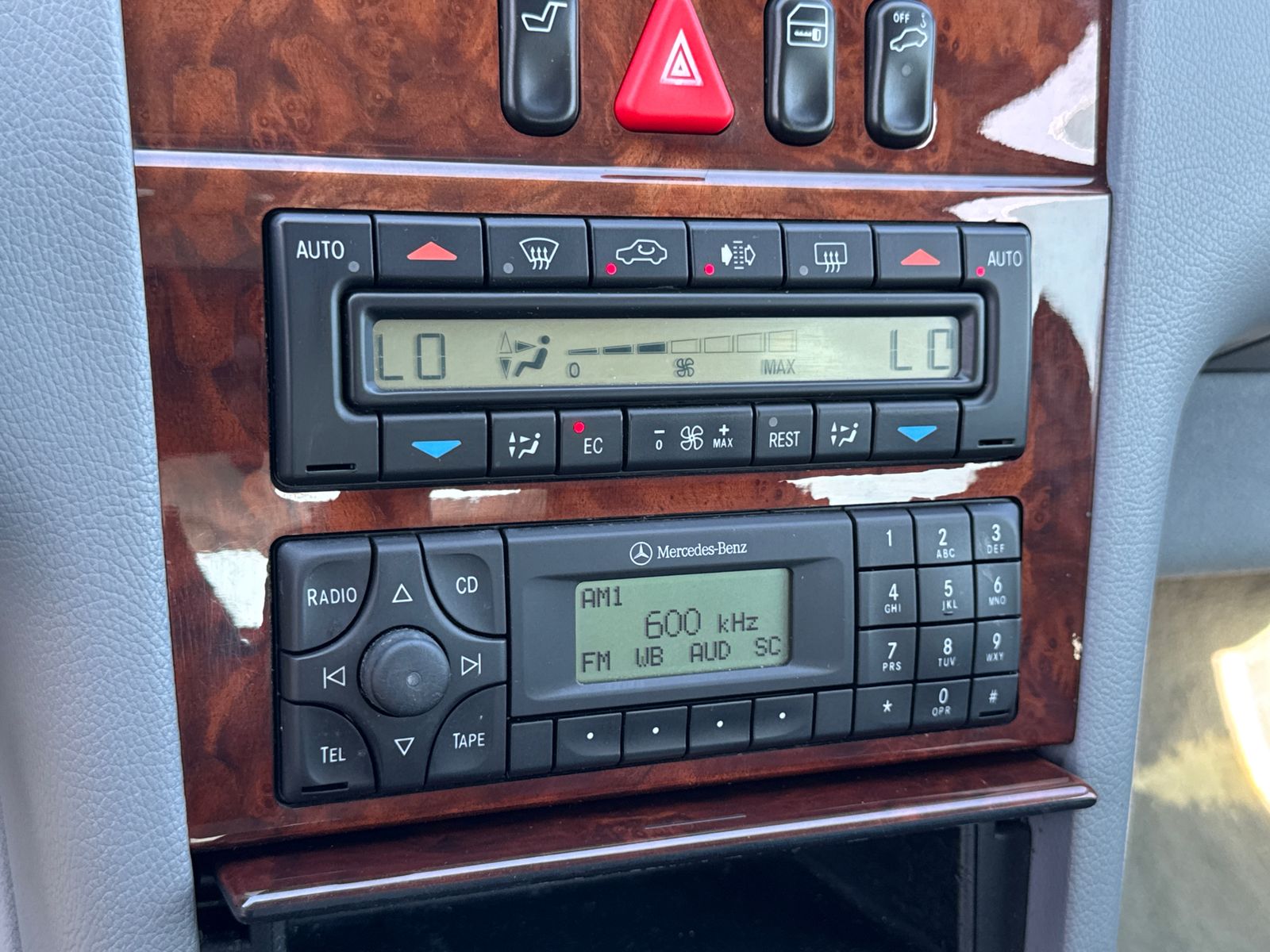 2000 Mercedes-Benz E-Class E320 Sedan - Photo 17