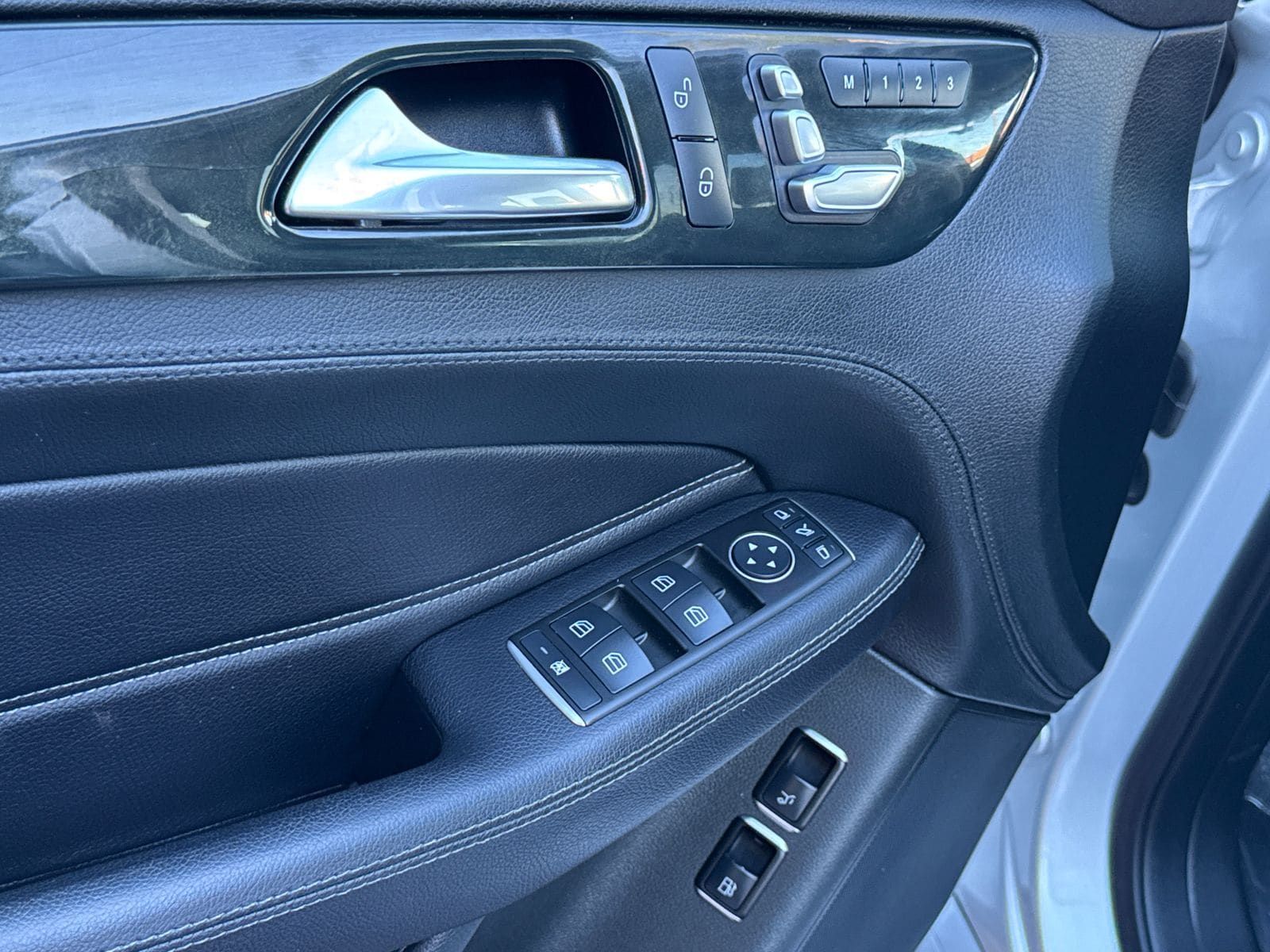 2016 Mercedes-Benz GLE-Class GLE550e - Photo 18