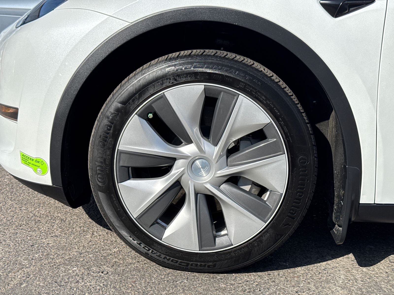 2023 Tesla Model Y Long Range photo 4