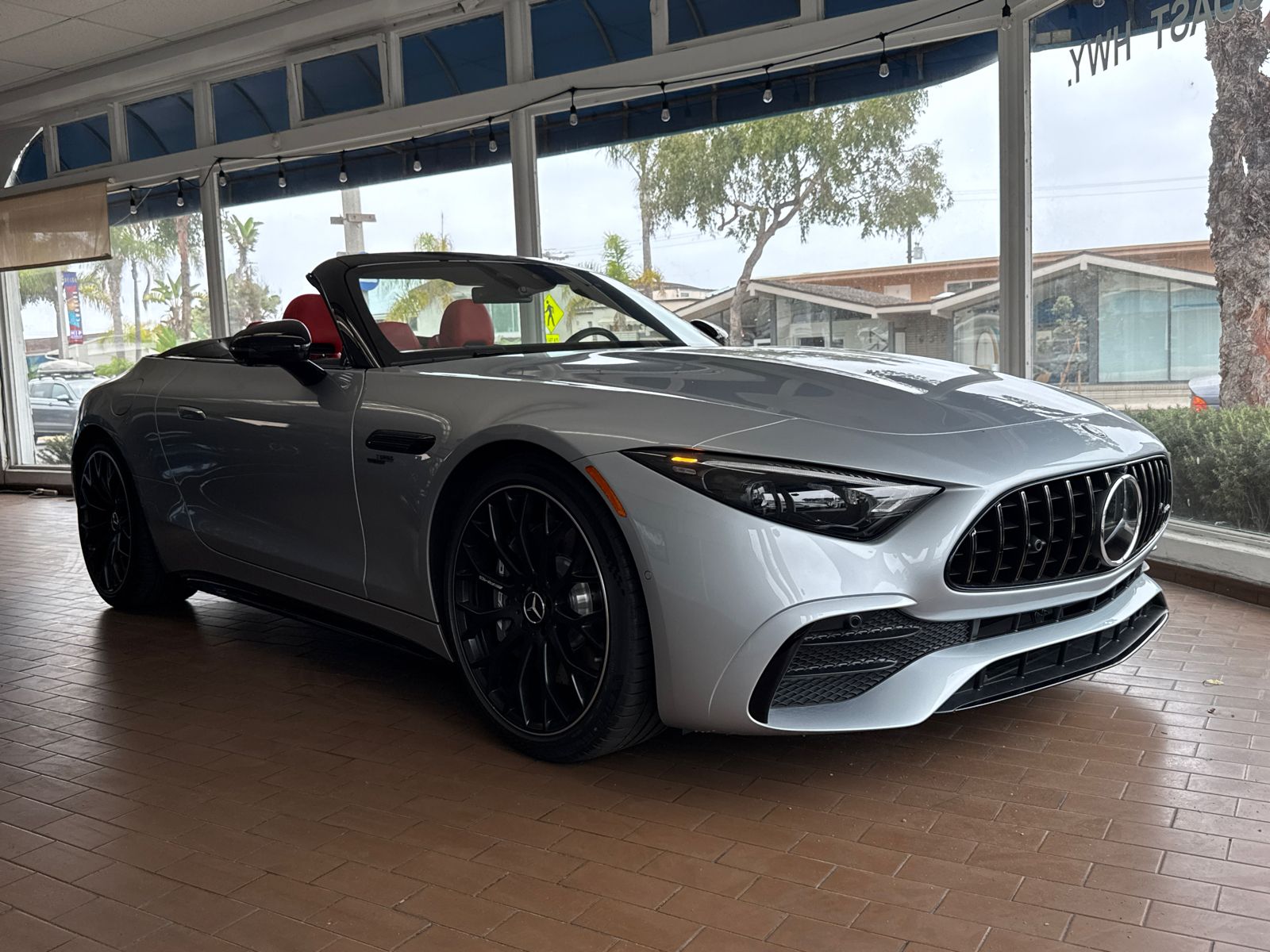 2024 Mercedes Benz SL 43 AMG photo 2