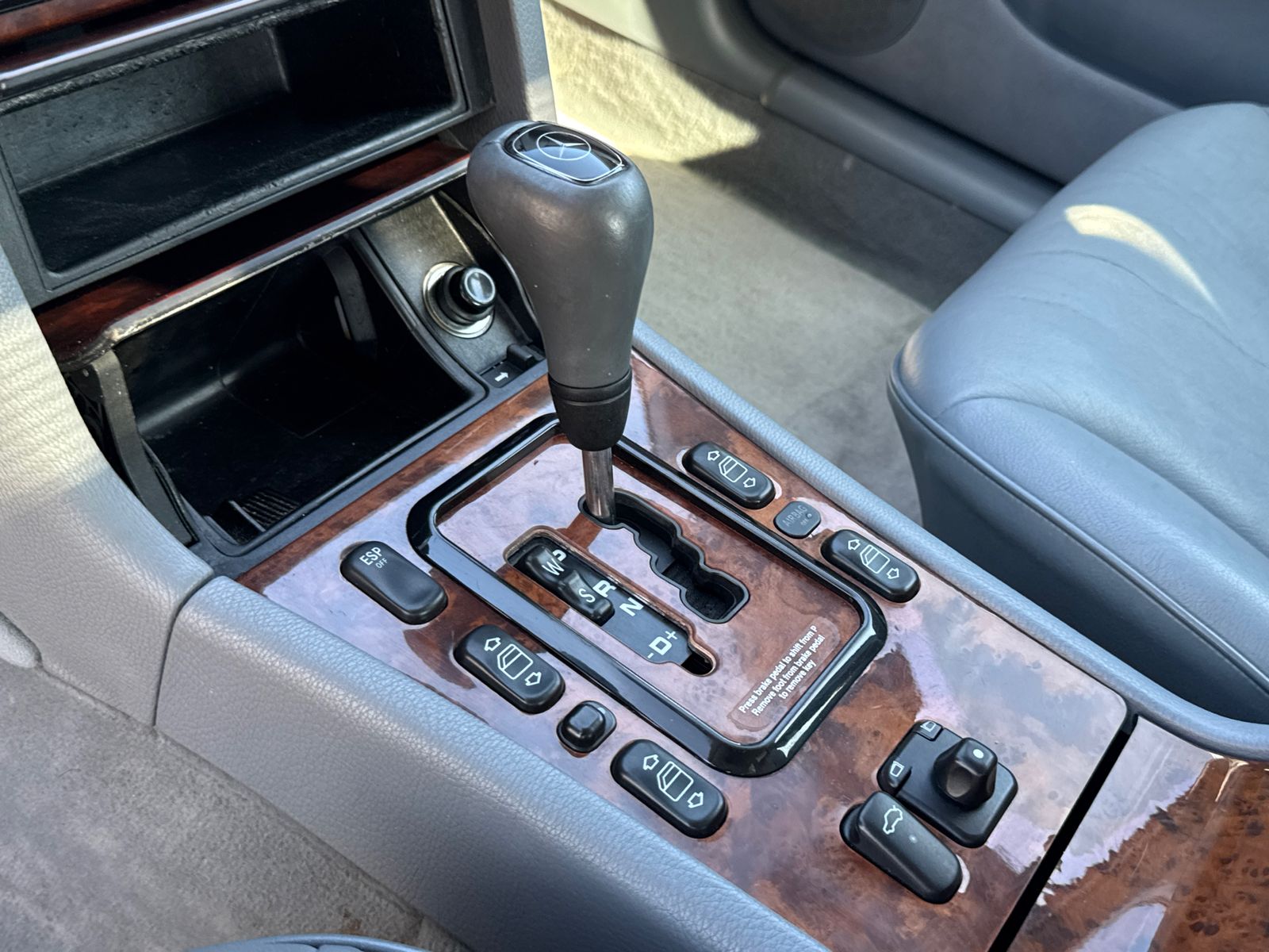 2000 Mercedes-Benz E-Class E320 Sedan - Photo 14