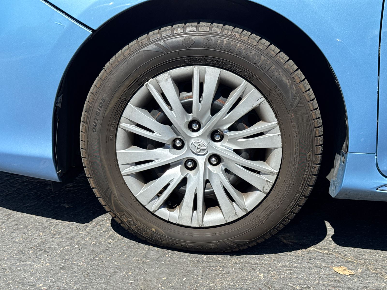2012 Toyota Camry LE photo 3
