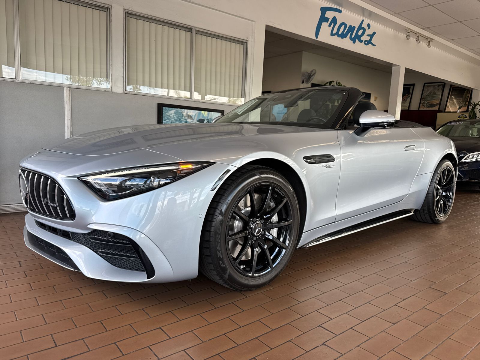 2023 Mercedes Benz SL 43 AMG photo 2