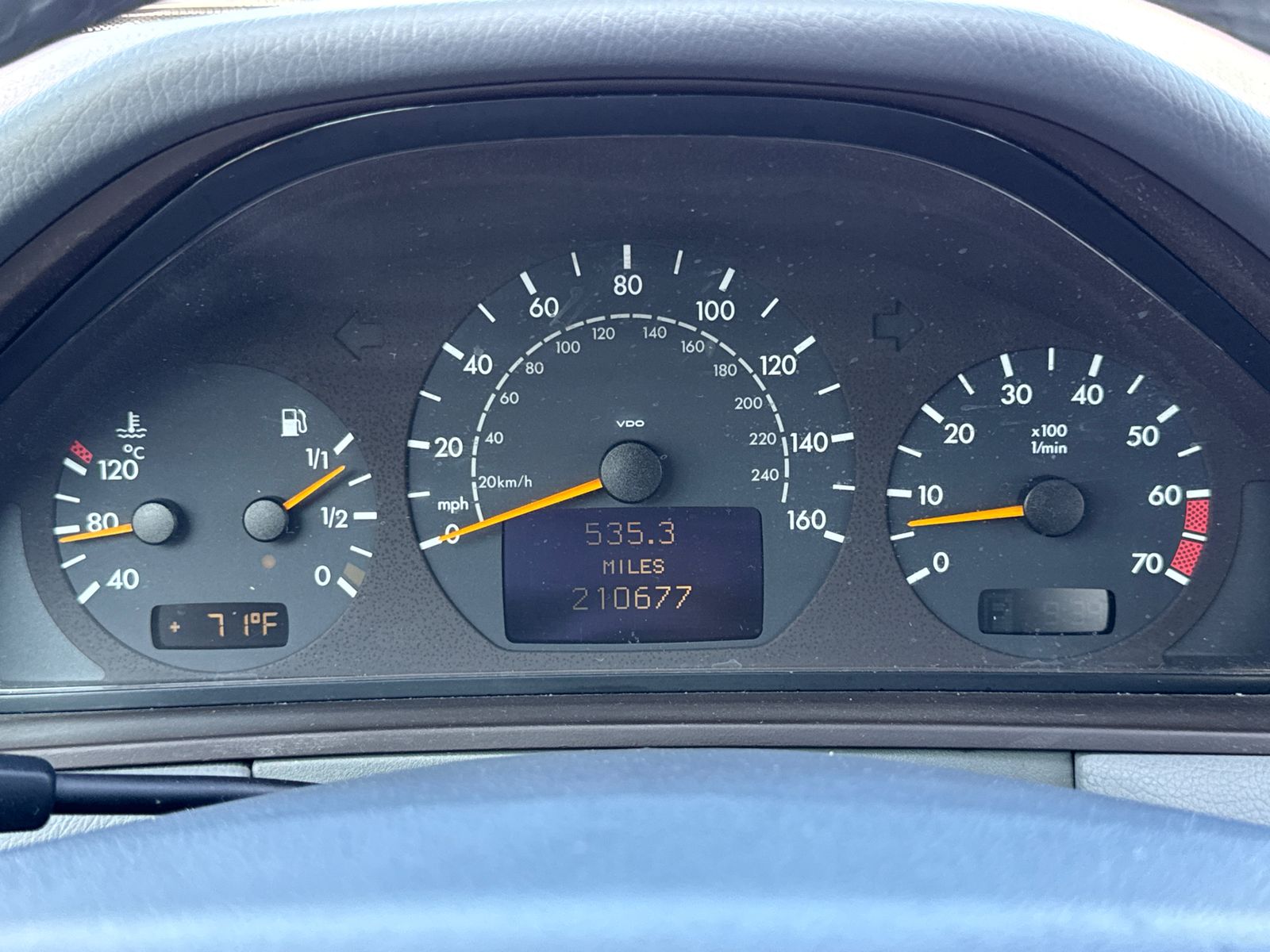 2000 Mercedes-Benz E-Class E320 Sedan - Photo 19