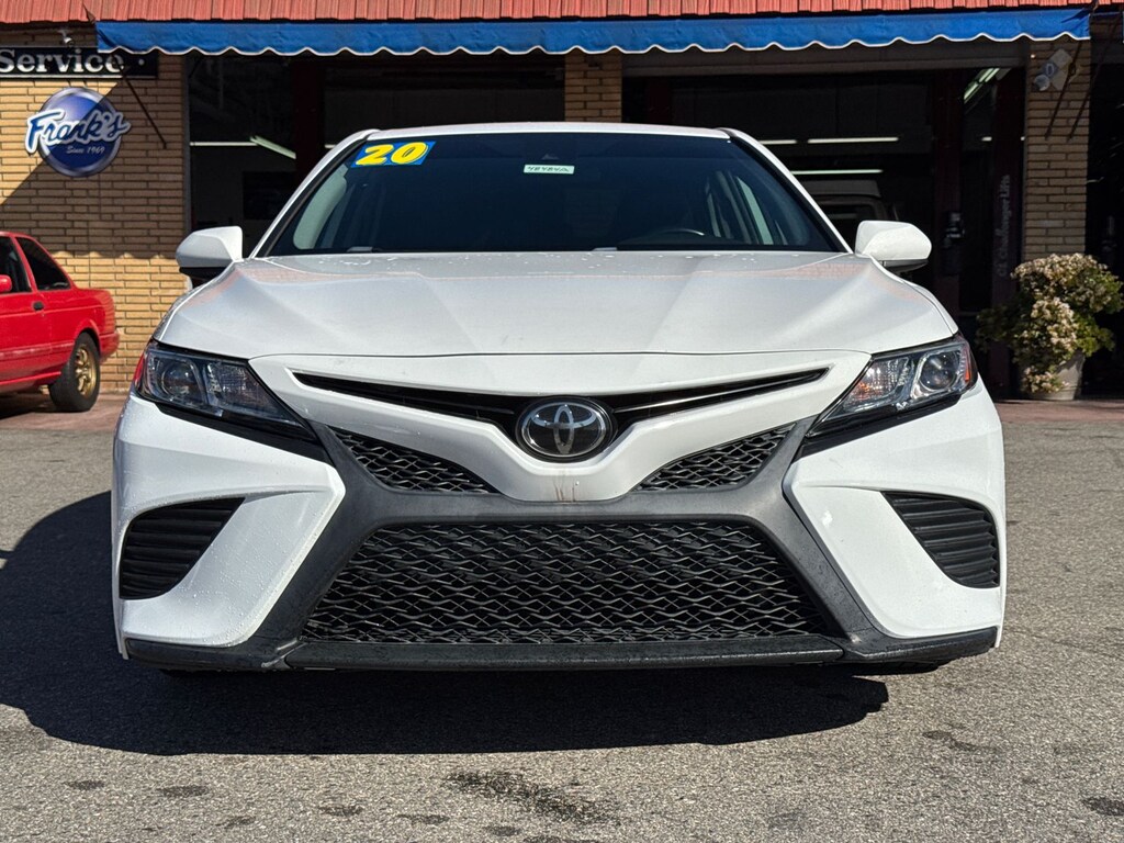 Used 2020 Toyota Camry SE Sedan