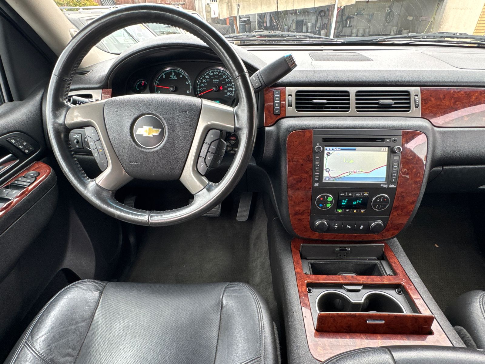 2013 Chevrolet Suburban LTZ - Photo 13