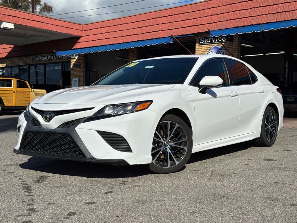 Used 2020 Toyota Camry SE Sedan