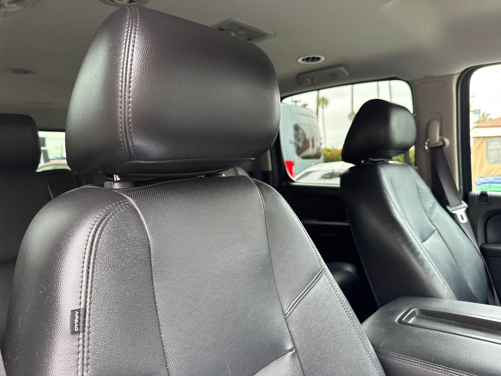 2013 Chevrolet Suburban LTZ - Photo 10