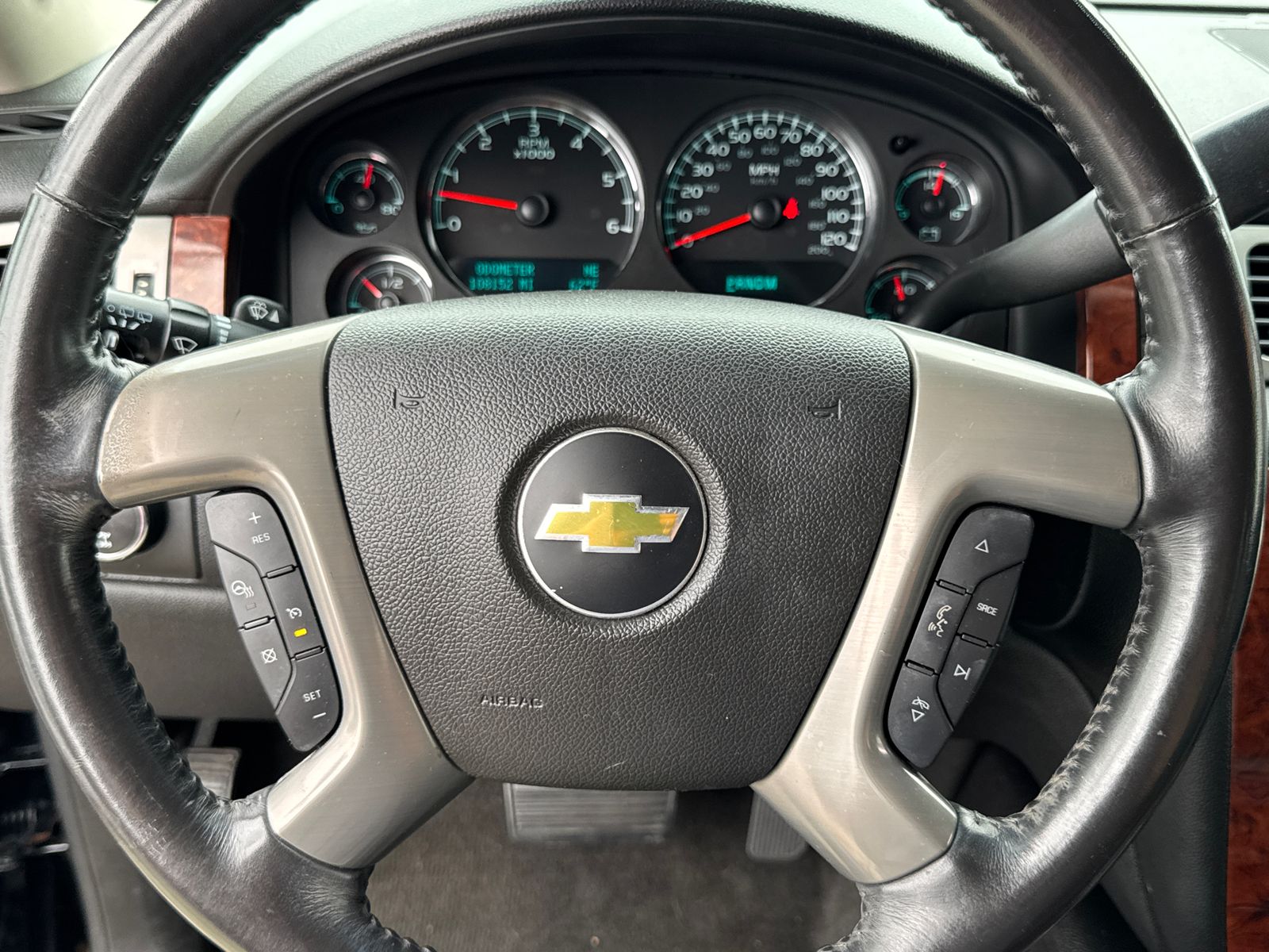 2013 Chevrolet Suburban LTZ - Photo 19