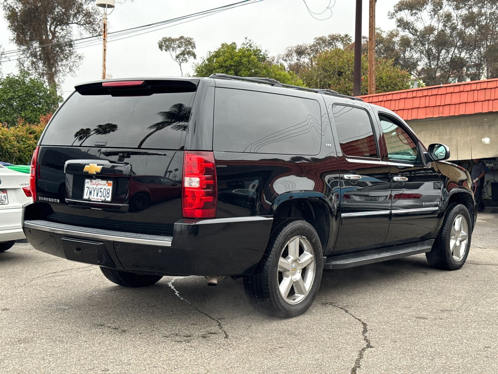 2013 Chevrolet Suburban LTZ - Photo 9
