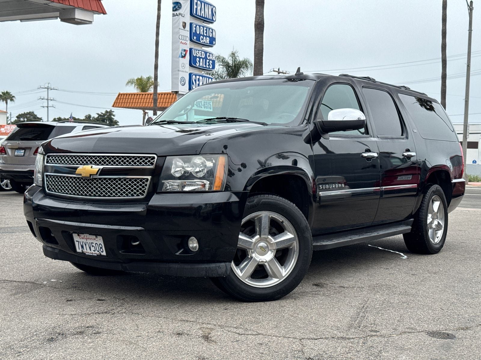 2013 Chevrolet Suburban LTZ - Photo 2