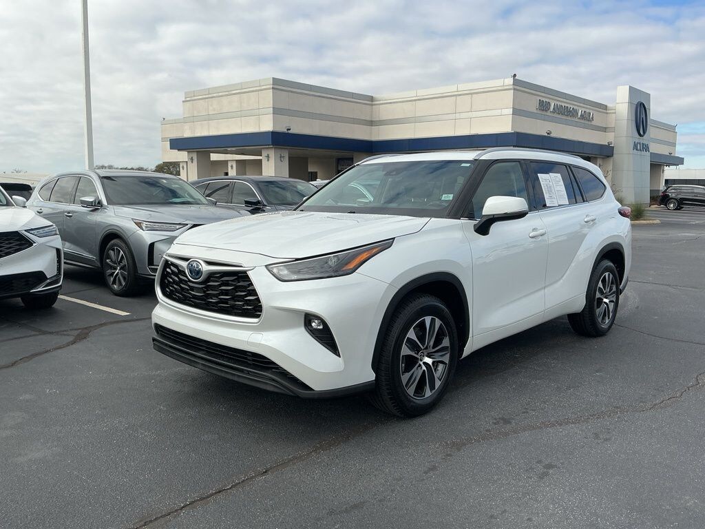 Used 2022 Toyota Highlander Hybrid XLE SUV