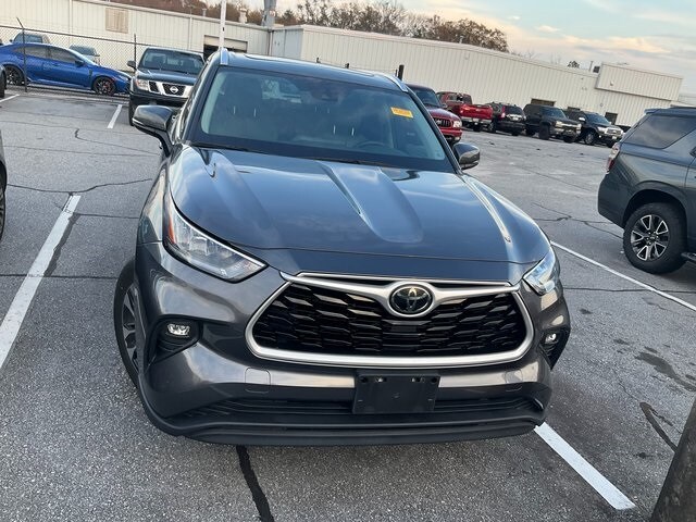 2020 Toyota Highlander XLE photo 2