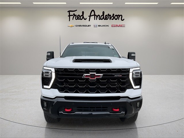 2025 Chevrolet Silverado 2500HD ZR2 photo 2
