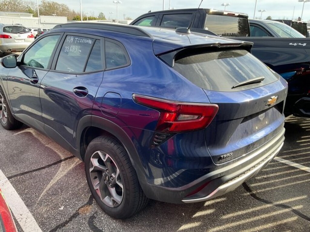 Used 2024 Chevrolet Trax LT SUV
