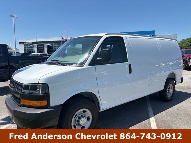 2026 Chevrolet Express 2500 Work Van HD's photo
