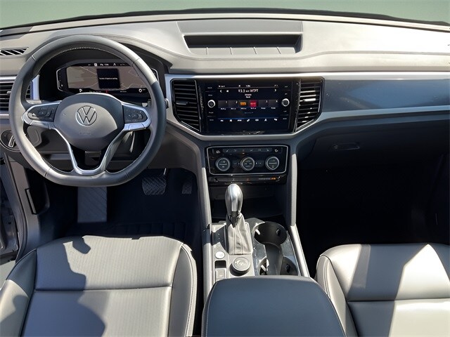 2022 Volkswagen Atlas Cross Sport SEL photo 3