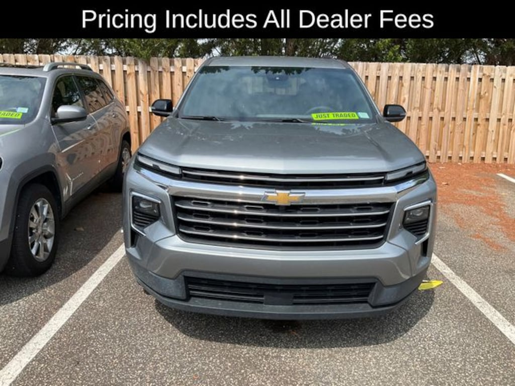 Used 2025 Chevrolet Traverse LT SUV