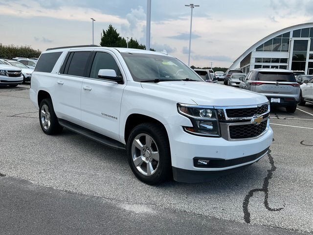 2019 Chevrolet Suburban LT photo 3