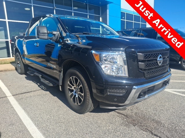 2021 Nissan Titan SV's photo