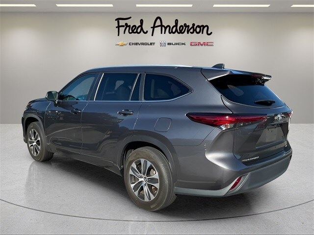 2023 Toyota Highlander L photo 4