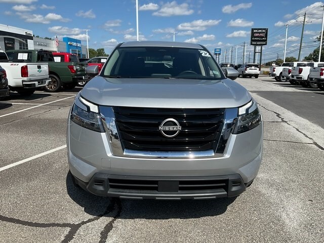 2022 Nissan Pathfinder S photo 2