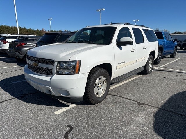 2010 Chevrolet Suburban 1500 LT photo 3