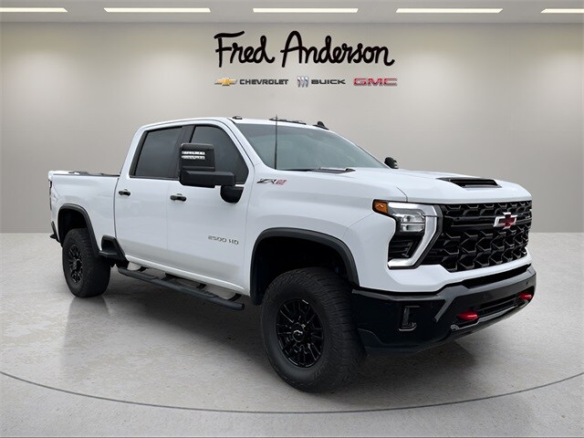 2025 Chevrolet Silverado 2500HD ZR2 photo 3