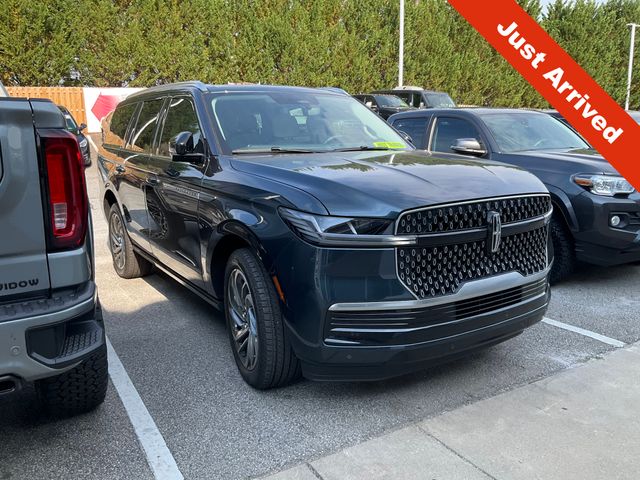 2025 Lincoln Navigator Reserve 4WD's photo