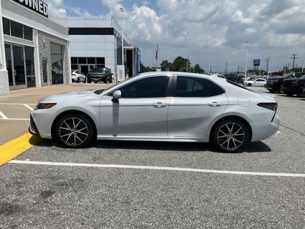 Used 2024 Toyota Camry SE Sedan