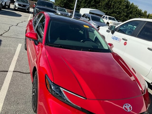 2025 Toyota Camry Hybrid SE photo 2