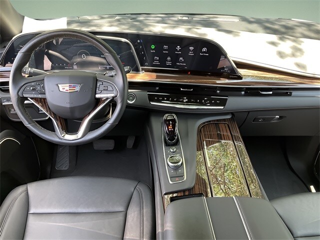 2024 Cadillac Escalade Luxury photo 2